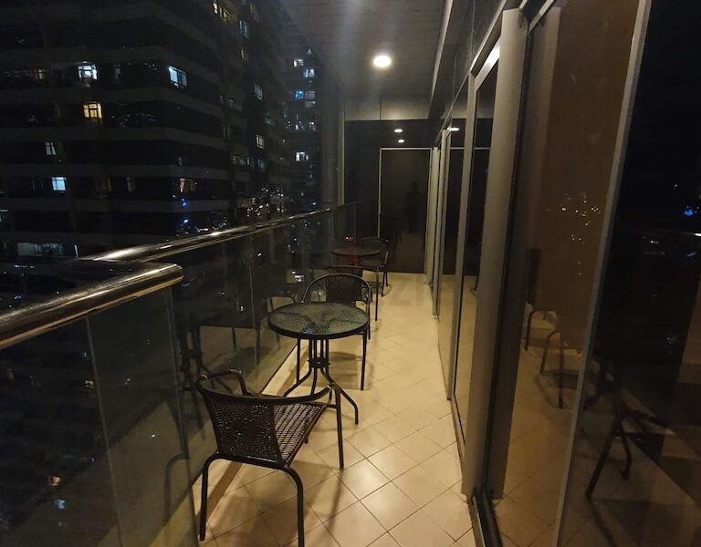 Executive partition for solo and couple in JLT