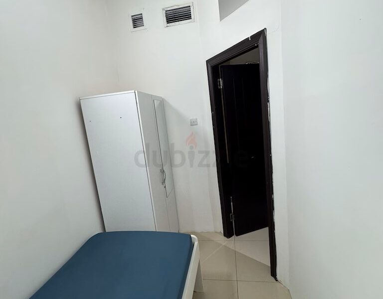 Solo partition | Ready to Move | Marina | Dmcc @ 2300 AED Monthly