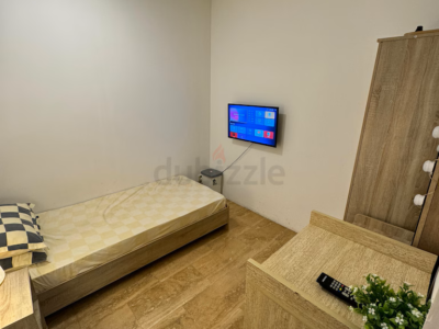 Cozy private partition room available in JVC (only for single girl)