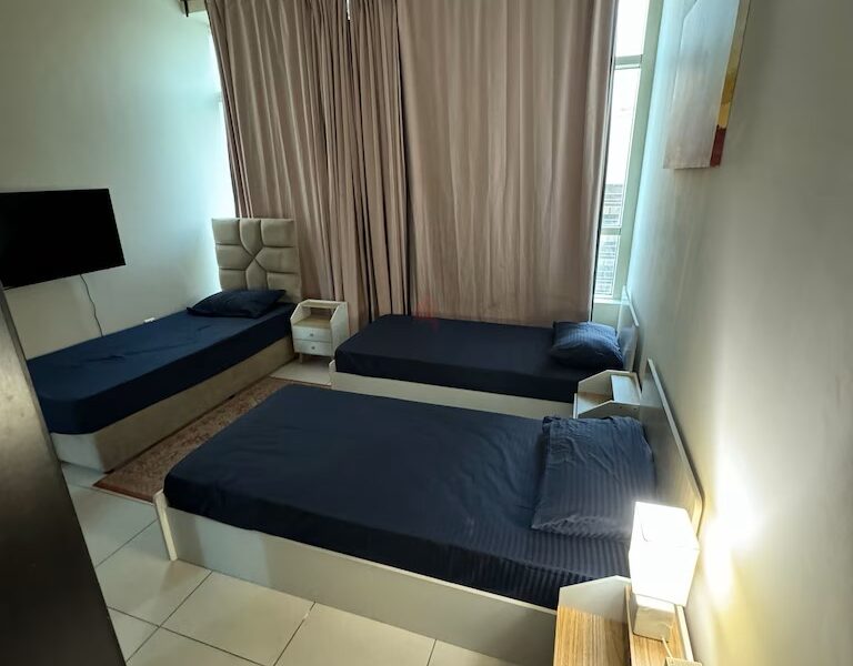 BED SPACE near Marina Mall and Metro Station