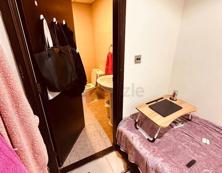 Small room with bathroom in JLT