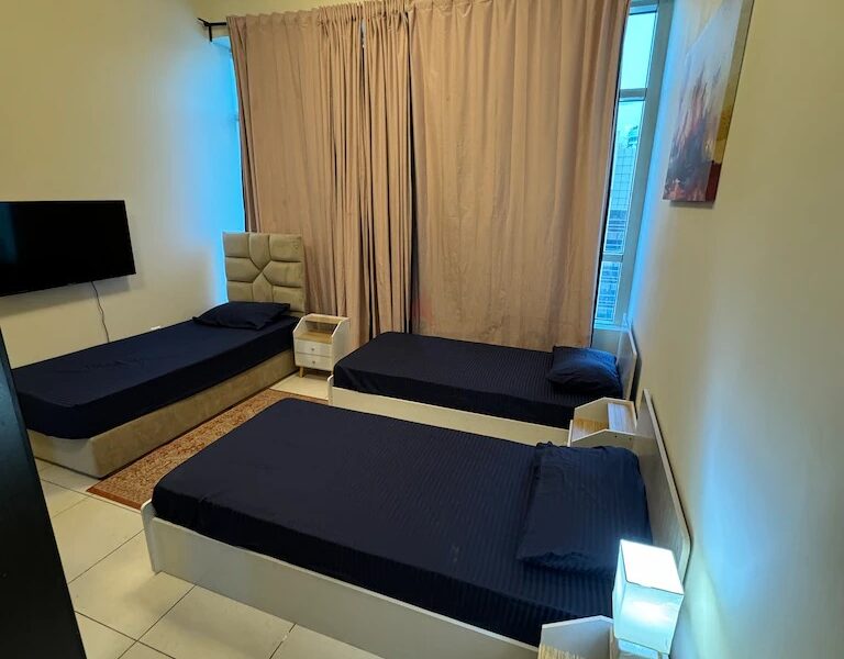 BED SPACE near Marina Mall and Metro Station