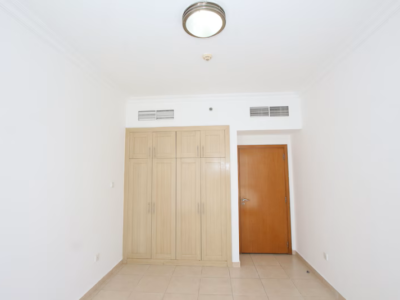 Spacious 1BHK Near to marina walk | Chiller free