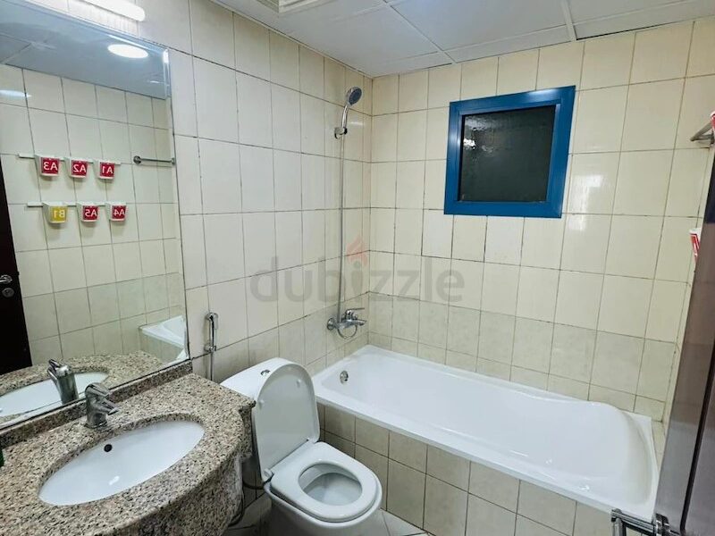 EXECUTIVE MEN BEDSPACE | CLOSE TO MOE METRO STATION | DAILY CLEANING | CHANGES BEDSHEETS |