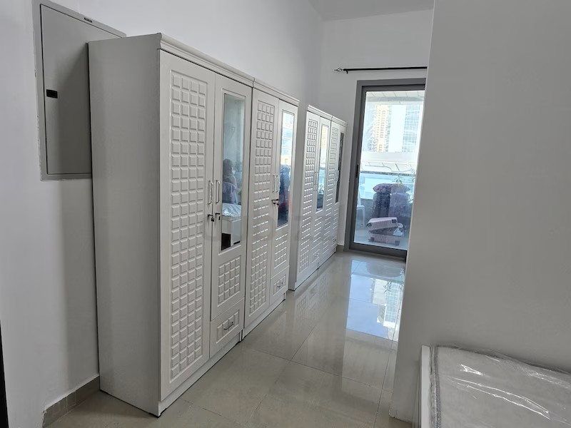 Newly renovated bedspace available - Dubai Marina - Close to Metro