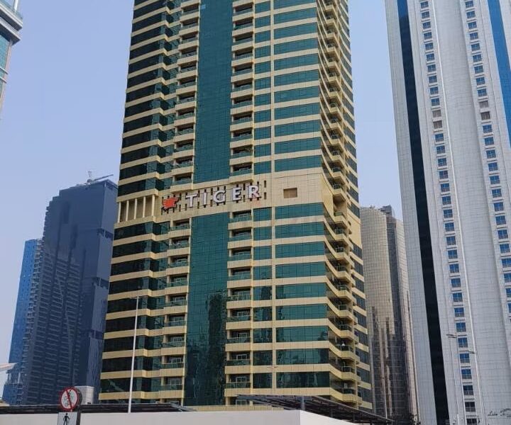 Spacious Couple Partition @ 2800 AED in J L T