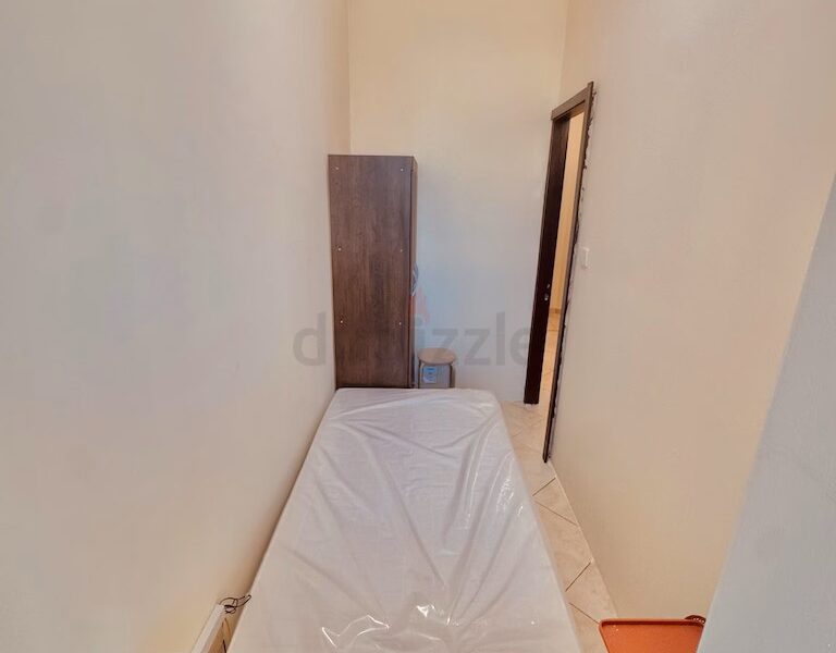 Very good private room in new apartment with window @ 1999
