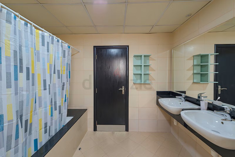 Room available for single male professional in JVC @3750 AED