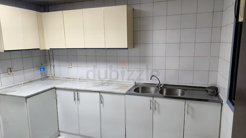 Fully furnished executive bed space available for Indian gents in burdubai @ 1000. Aed