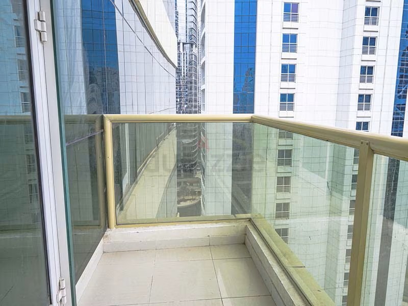 Spacious Couple Partition @ 2800 AED in J L T