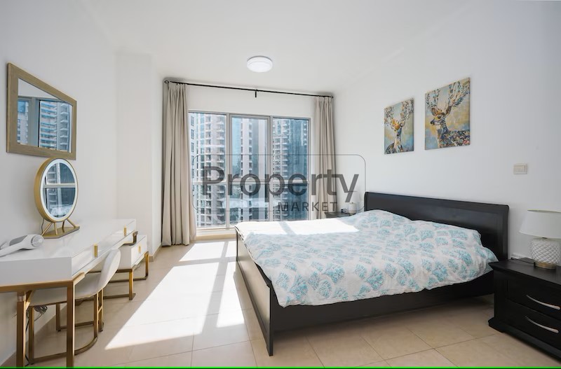 Furnished Spacious 1-BR @ 130000 AED in Downtown Dubai