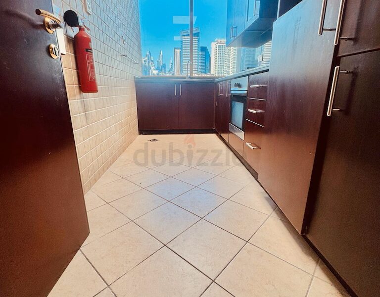 Very good private room in new apartment with window @ 1999