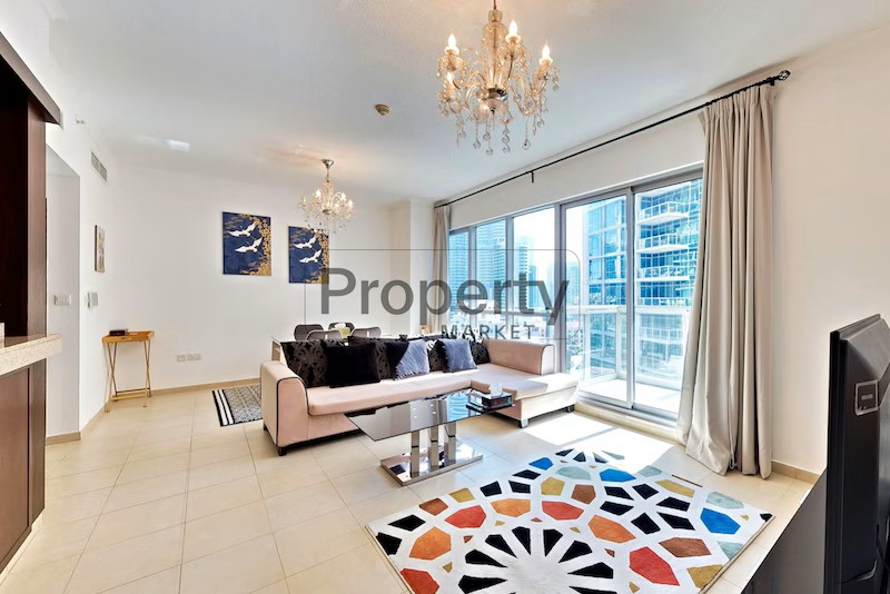 Furnished Spacious 1-BR @ 130000 AED in Downtown Dubai