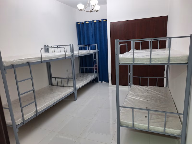 Bedspace For Male - International city phase 2 Warsan 4- sharing acomadation, free parking, Cleaning