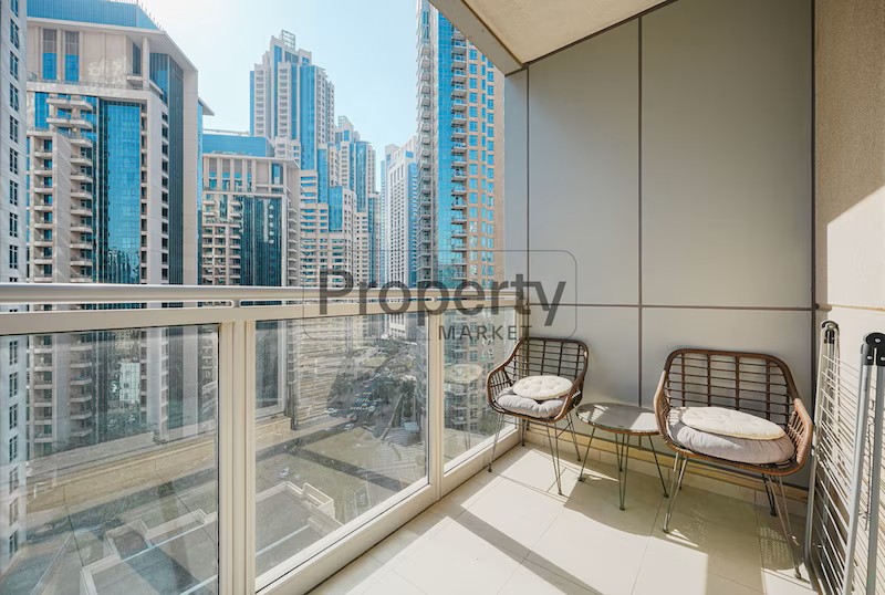 Furnished Spacious 1-BR @ 130000 AED in Downtown Dubai