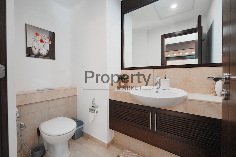Furnished Spacious 1-BR @ 130000 AED in Downtown Dubai