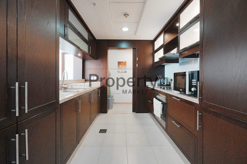 Furnished Spacious 1-BR @ 130000 AED in Downtown Dubai