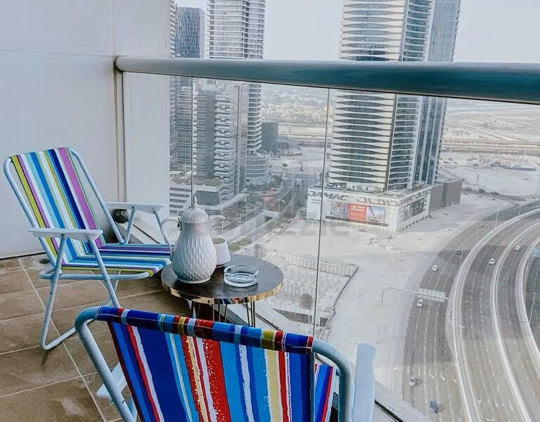 Private partition Room For Single Lady @ 3200Downtown Dubai