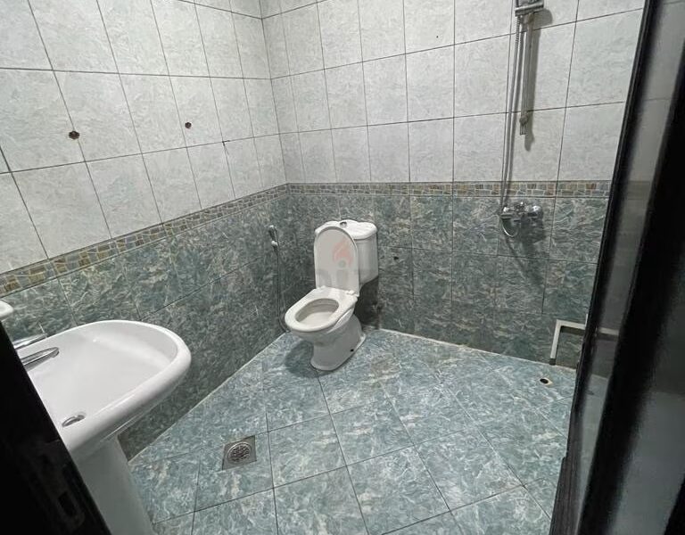 Spacious Couple Partition @ 2800 AED in J L T