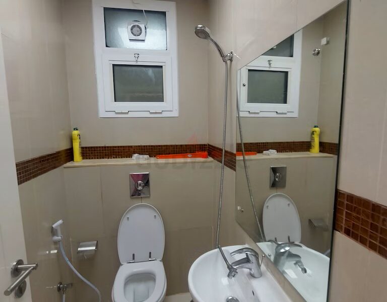 Single use partition opposite to Metro
