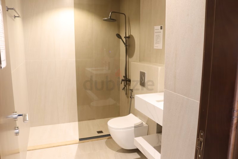 Room for a lady in a Villa in JVC @ 2400 AED