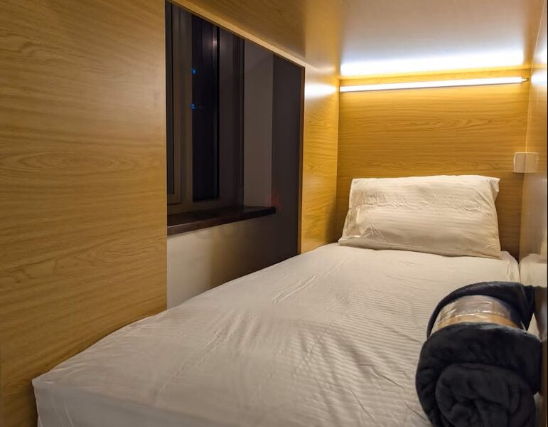 Cozy Capsule beds/5 mins walk metro bbay. in Business Bay @ 1800 Aed