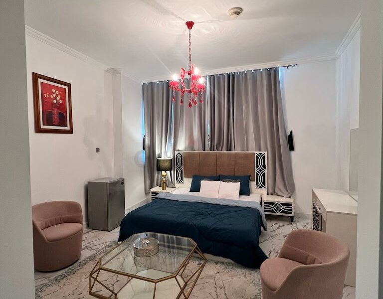 Master bedroom available with balcony 6500
