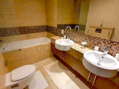 Master En Suite Room for Female Executive Professional in Downtown Dubai