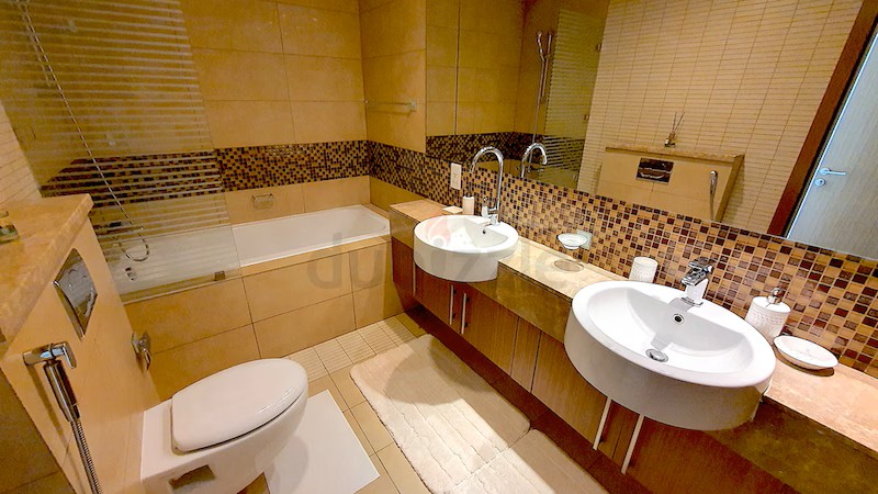 Master En Suite Room for Female Executive Professional in Downtown Dubai