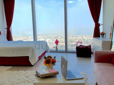 Master En Suite Room for Female Executive Professional in Downtown Dubai