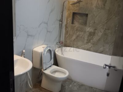SPACIOUS MASTER ROOM WITH PRIVATE BATH BALCONY IN PEACEFUL PRIVATE VILLA @ 4000 AES