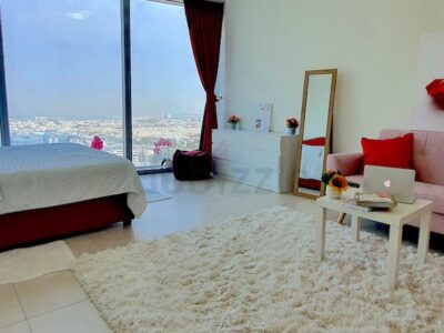 Master En Suite Room for Female Executive Professional in Downtown Dubai