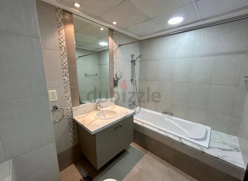 Cozy Capsule beds/5 mins walk metro bbay. in Business Bay @ 1800 Aed