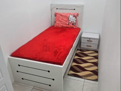 Single use partition opposite to Metro