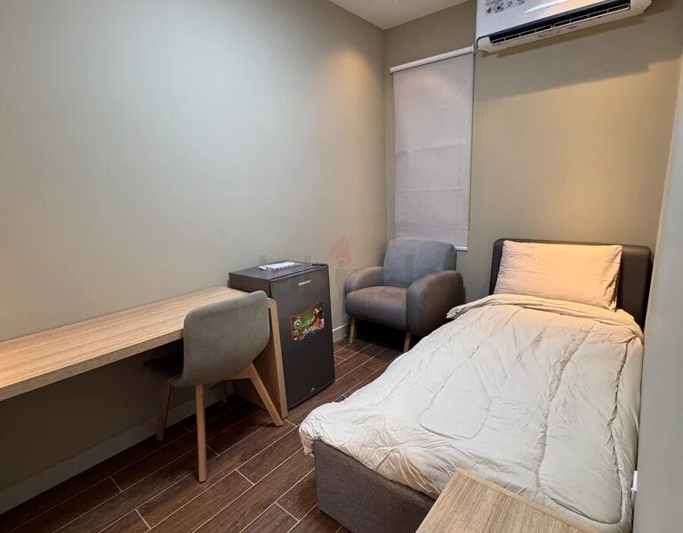 NO COMMISSION - ROOM FOR RENT IN VILLA, JVC @2900 PM