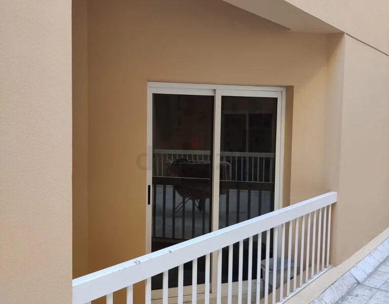 Executive bed space available prime location bur Dubai @ 1500