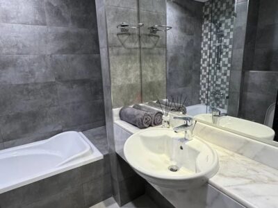 Room for executive solo/couple @ 1799 in Business Bay Dubai