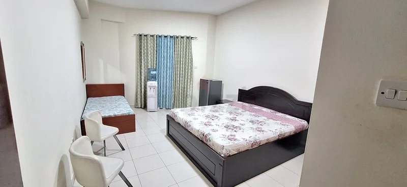 Executive bed space available prime location bur Dubai @ 1500