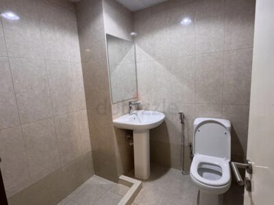 NO COMMISSION - ROOM FOR RENT IN VILLA, JVC @2900 PM