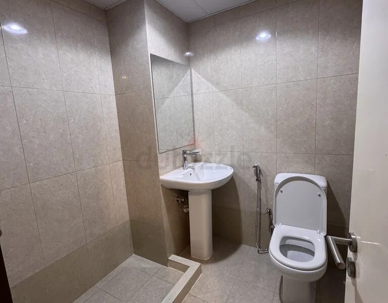 NO COMMISSION - ROOM FOR RENT IN VILLA, JVC @2900 PM