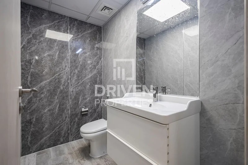 Upgraded 1 BR Unit | Prime Location in Marina Dubai @ 100000