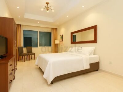 Large Room with sea views in marina / Next to Tram @ 4000