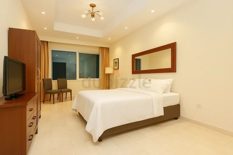Large Room with sea views in marina / Next to Tram @ 4000