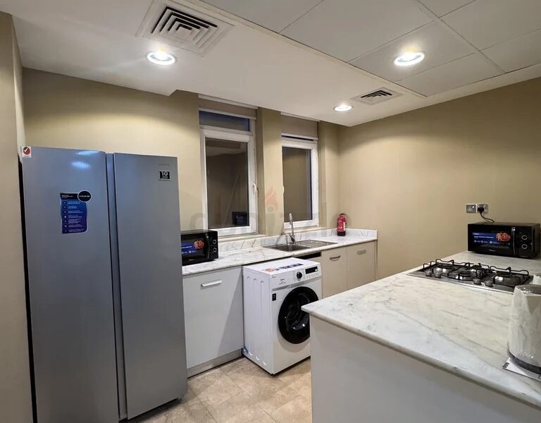 NO COMMISSION - ROOM FOR RENT IN VILLA, JVC @2900 PM