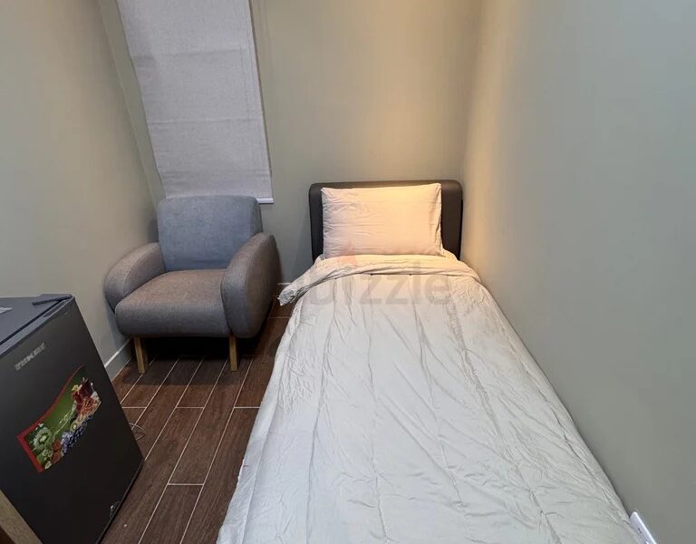 NO COMMISSION - ROOM FOR RENT IN VILLA, JVC @2900 PM