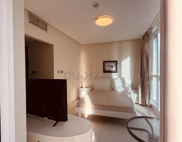 Master room with attached bathroom in marina @4000 PM