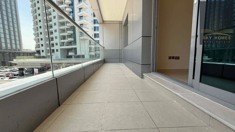 Luxurious 1bhk on marina with Big Balcony @ 70000