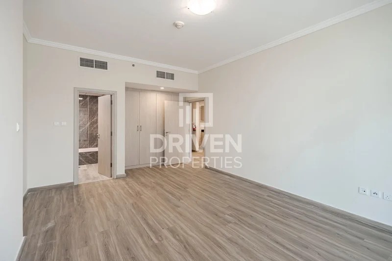 Upgraded 1 BR Unit | Prime Location in Marina Dubai @ 100000