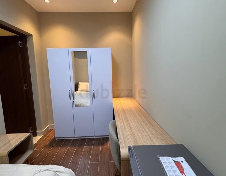 NO COMMISSION - ROOM FOR RENT IN VILLA, JVC @2900 PM