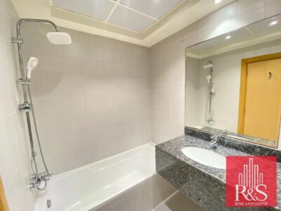 1 BR apartment, Burj Khalifa View 2/3 Cheques @ 75000
